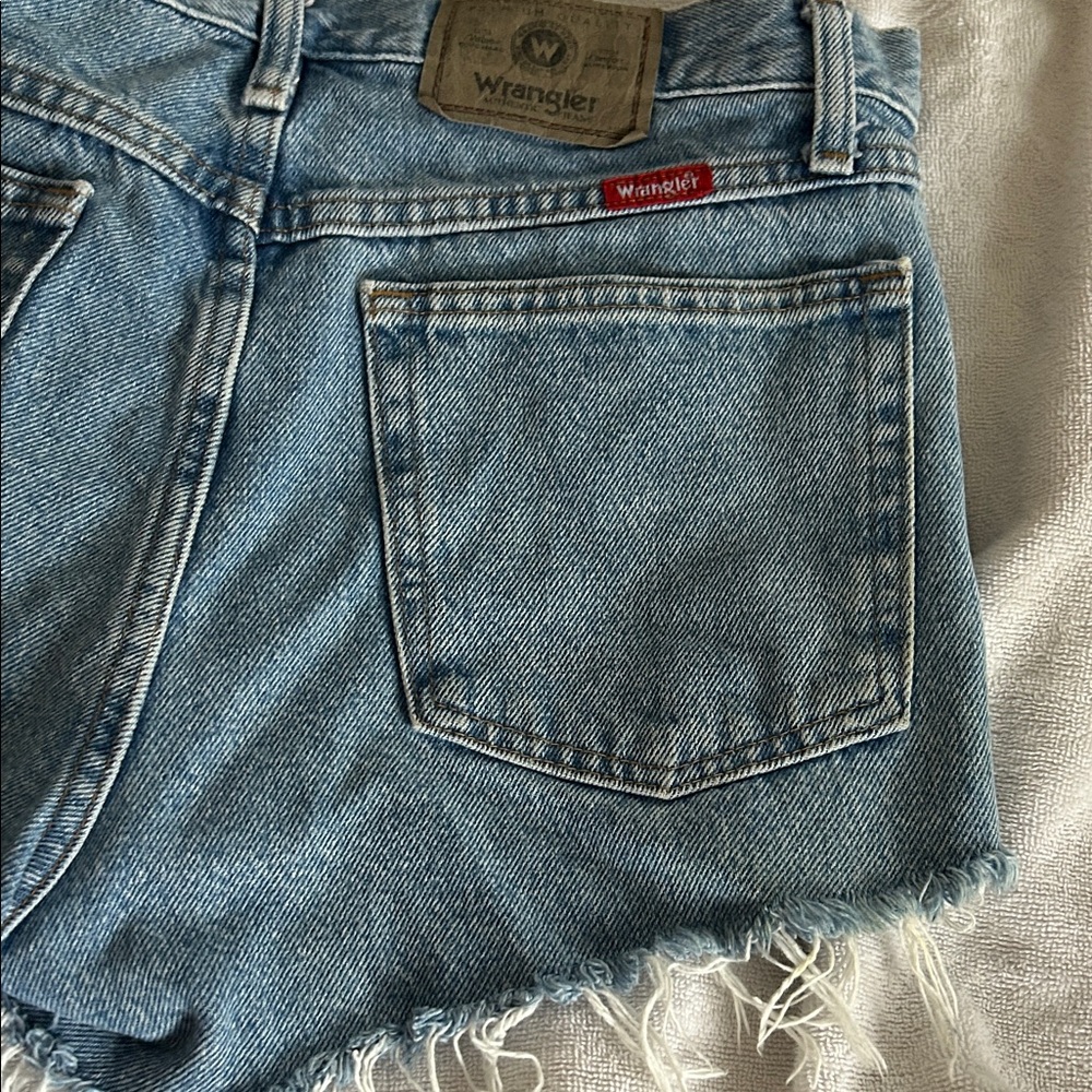 Wrangler jeans Fabulous Customized Goldfish Denim Cutoff Shorts - Picture 9 of 11